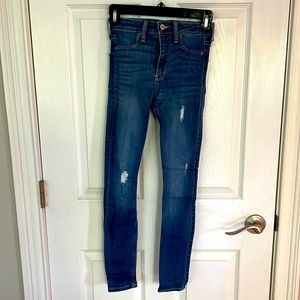 Hollister distressed high-rise jean legging.